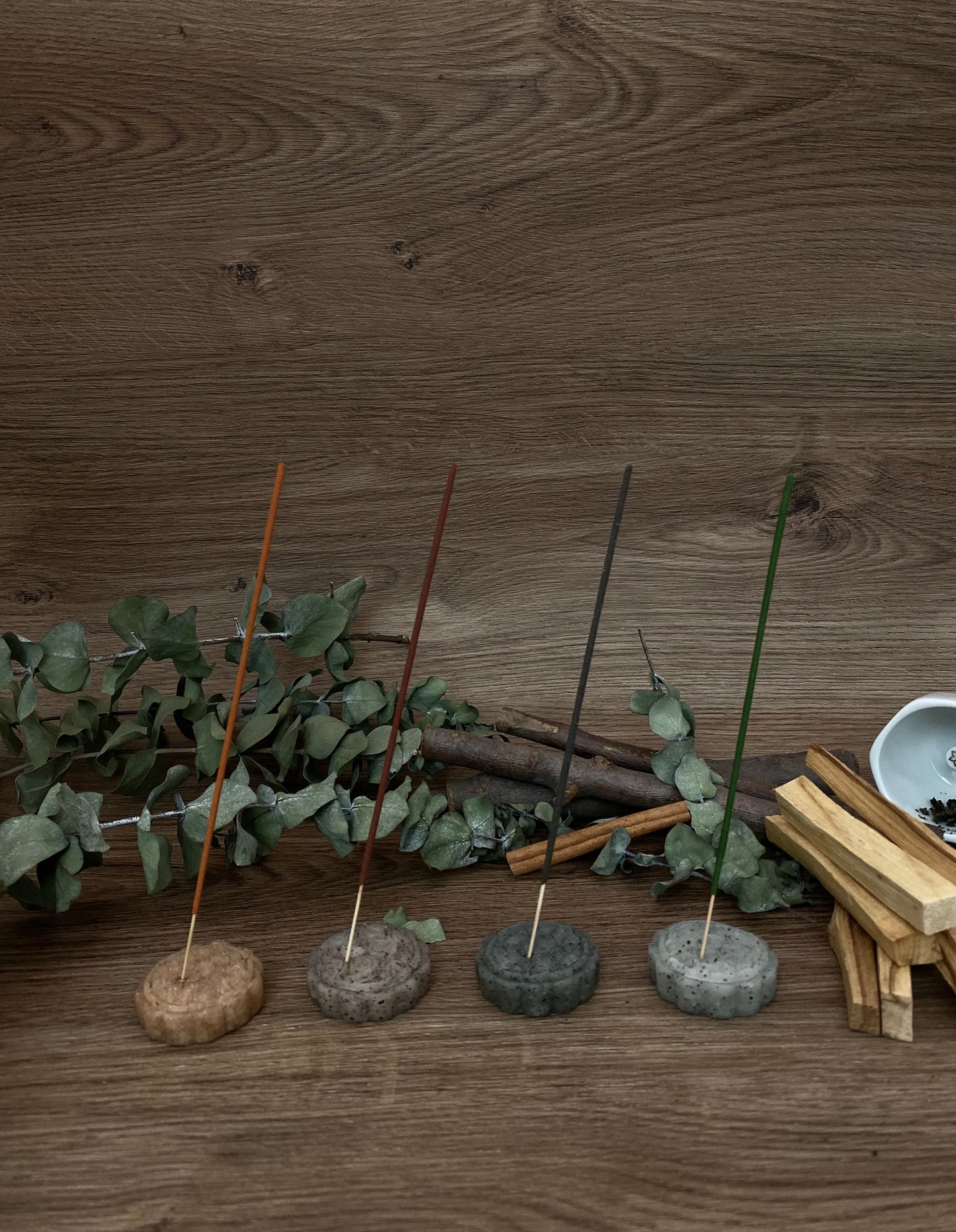 Festive Mooncake Incense & Holder (Black-Touch Wood No.7175)