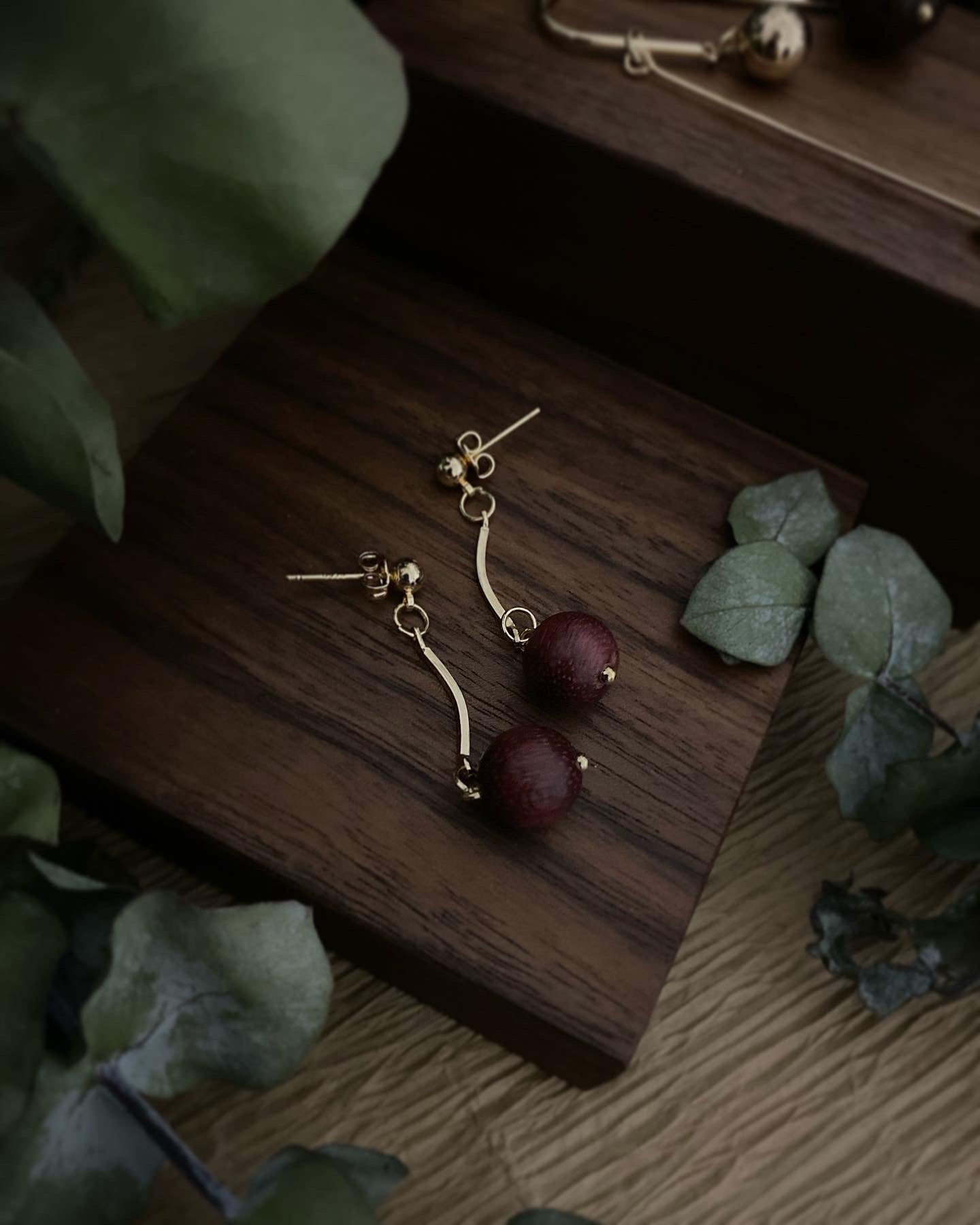 Kiss Earring in Purple Heart Wood