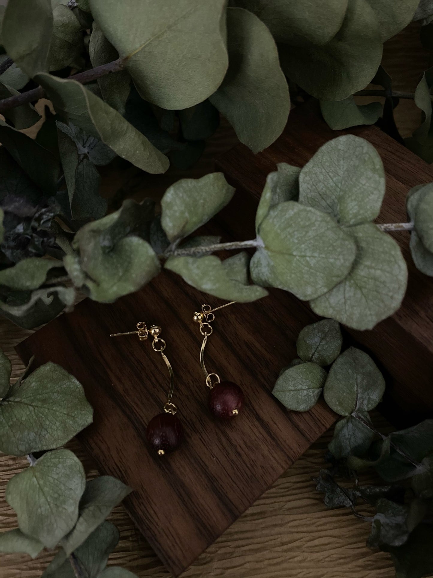 Kiss Earring in Purple Heart Wood